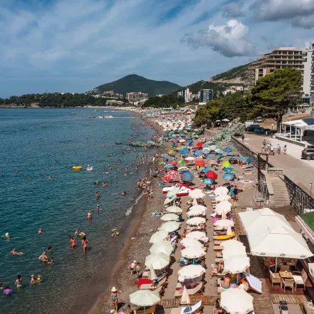 Royalis Suites Rafailovici - Beachfront Sea View Apartments