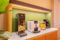 Zhouzhi International Hotel (Kunming Railway Station North Square Branch)