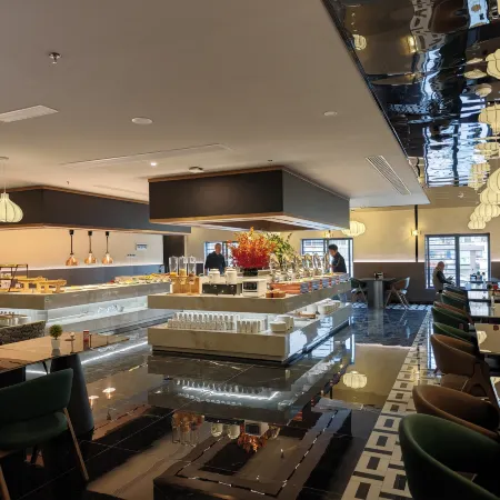 Ruixiang Hotel (Wuchuan New World Plaza Branch)