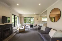 Coronet Peak View | 3BR Home with Hot Tub & Garden Hotels in 