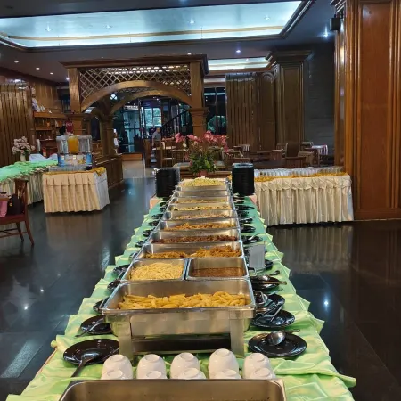 Pathum Thani Place Hotel