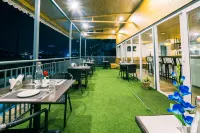 Sparrow Elements Boutique Near Mg Marg - servizio colazione