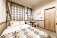 From H Amore Mio Vintage Suwon Station Hotel dekat Stasiun Suwon