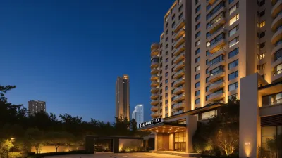 Floral · Lanhai Designer Hotel (Weihai International Bathing Beach Huoju 8th Street Branch) Hotels near International Bathing Beach