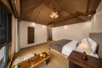 World Heritage Brown Stilt Dwelling | Yan Xuan · Manghong No.15 | Sunrise Cloud Sea View Lodge
