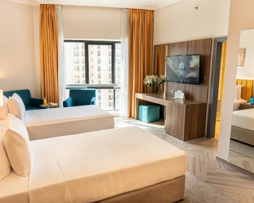 Majestic Central Hotel Отели рядом с достопримечательностью «Рынок Мина-базар»