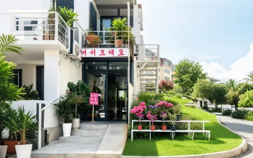 Yanji Hongsan Hotel (Yanbian University Internet-famous Wall)