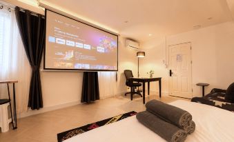 The White Den Sukhumvit 44