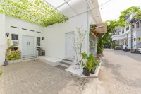 RedDoorz Syariah near Ciledug Station - Bintang 2