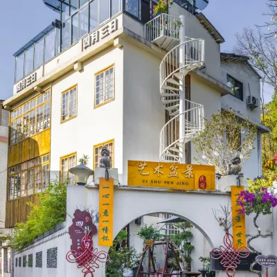 Changsha April 3 Mountain View Terrace Homestay (Yuelushan Hunan University) โรงแรมใกล้ถ้ํางูเห่า