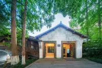 Eden Club House - parking