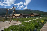 Spruce Moon Gazing Snow Mountain View Design Guesthouse (Xinjiang Kanas National Geopark) - บริการรถรับส่ง