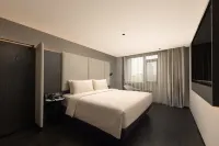 Dalian Zhongshan Public Square Russian Style Street Atour Hotel - Boutique
