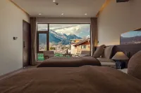 Yunyue Snow Mountain View · Designer's Boutique Stay · Yunman Courtyard (Baisha Old Town) - พร้อมระเบียง