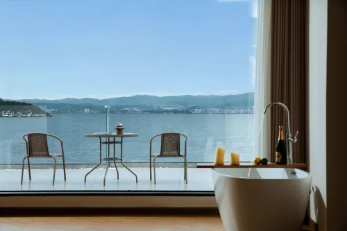 Hailisi · Brumelieu Oceanfront Sunset Mountain & Sea Resort (Dali Erhai Branch) - วิวทะเล