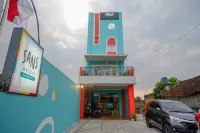 Sans Hotel Pippo Yogyakarta - ที่มีที่จอดรถ
