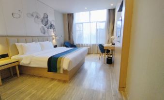 Home Inn Plus (Kunming Tongde Square Wanhong Road)