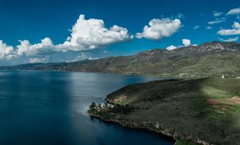 Longhu Suqing Holiday Hotel (Fuxian Lake Starry Sky Resort)