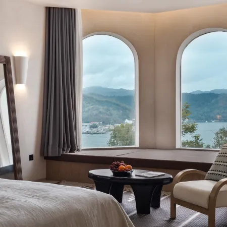 Miyue · Shenzhen Blue and White Saint Island Cliff Hot Tub Boutique Stay