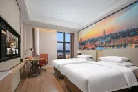 Vienna International Hotel (Jingmen Railway Station Jingchu University of Technology) - parking