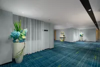 โรงแรมโฟร์ซีซั่นส์พลัส ม่านเฟิง