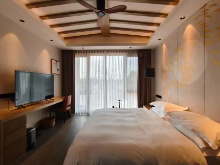 Nest Bar B & B Отели рядом с достопримечательностью «Dongping National Forest Park»