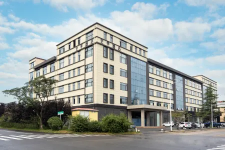 JI Hotel (Qingdao Jiaodong International Airport Jiaodong Zhengfu) Отели рядом с достопримечательностью «Qingdao Institute of Technology»