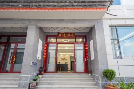 Yulong Junyi Hotel