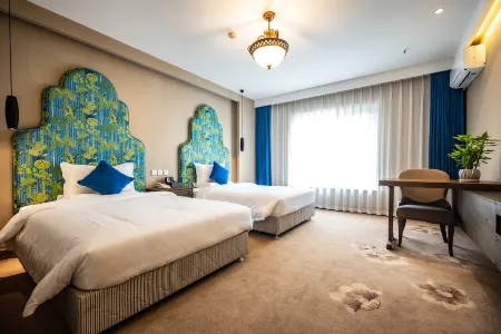 Riyueming Hotel · Select (Dalian 967 Hospital Gorky Road)