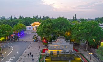 Huaju Yashe Hotel (Nanmen Ancient Town)