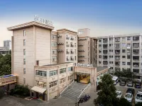 Four Seasons Arrangement Hotel (Qujing Garden Shop) Hotels near Jiajiawang Shopping Plaza Qilin Garden Branch