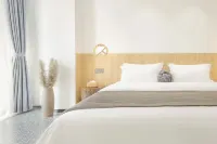 Summer Tree Travel Photography Seaview Homestay (Beihai Qiaogang Branch)