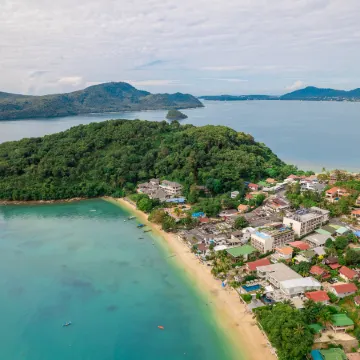 Bandara Beach Resort, Phuket Отели рядом с достопримечательностью «Залив Макхам»
