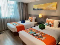 Homeinn Plus Hotel (Kunming Cuihu) Hotels near Military School