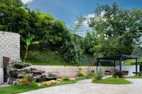 安吉柚柿你·身棲竹海親子設計師度假美宿（安吉天目山漂流店） 安吉天目山漂流附近的飯店