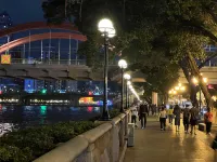 And Parallel Travel · Girls' Single-family Youth Hostel (Haizhu Square Subway Station)