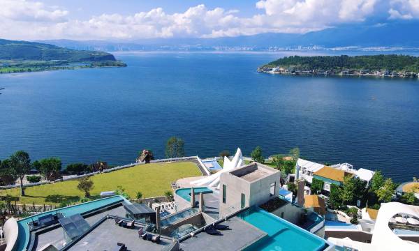 Dali JOY Luck Qingshi Hillside Lakeview Resort Hotel