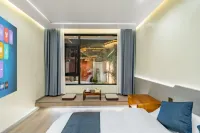 Shang Ri-La Sarong Bie Yuan Homestay