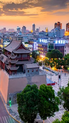 James Joyce Coffetel Hotel (Yinchuan Drum Tower Jade Emperor Pavilion Store) Hotels near La Chapelle