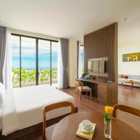 Rosa Alba Resort & Villas Tuy Hoa Отели рядом с достопримечательностью «Городской плаж»