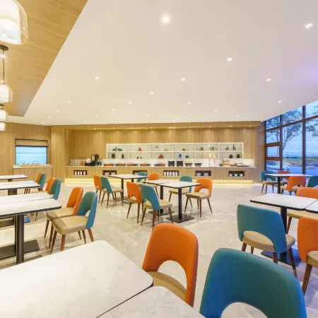 HanTing Hotel (Haicheng Xiliu Yiwu International Clothing City)