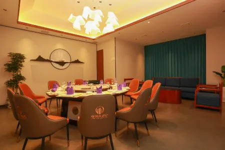 Jindu Hotel Отели рядом с достопримечательностью «Chixiping Fengyu Bridge»