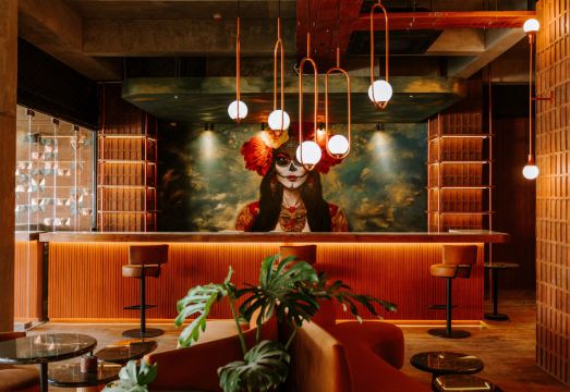 4. 더 코무 창구 ..