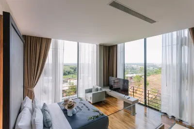 Sky View Luxury Pool Villa Hotel dekat Wat Phra Yok