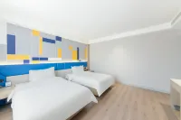 7Days Inn Hotel (Alxa Left Banner Kaiyuan Shopping Plaza) Hotels near Tengger Desert