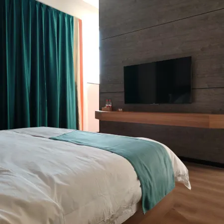 Yajiang Shangfeng Hotel