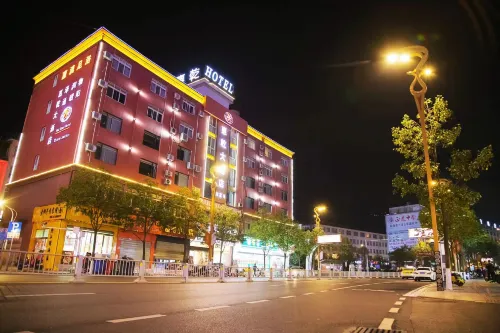 Huiqian Hotel (Zhaotong Fortune Store)