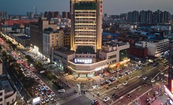 Yilong Haiya Hotel (Xu Changpang Donglai Times Square Caowei Ancient City Branch)