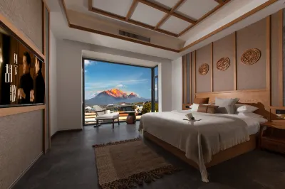 Nazhu Sky Courtyard Designer Snow Mountain View Homestay (Lijiang City Rizhao Jinshan Branch)