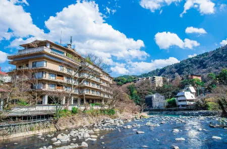 Hotel Kajikaso Hakone Отели рядом с достопримечательностью «Tamadare Falls / Hien Falls»
